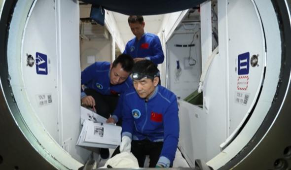 用尽后被抛弃中国杀出一条“新血路”瓦力棋牌试玩国际空间站沦为赚钱工具(图12)