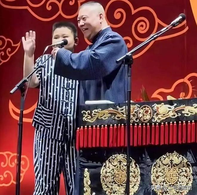 被王惠宠成少爷难怪郭麒麟拒当继承人瓦力棋牌10岁郭汾阳戴耳环留小辫(图4)