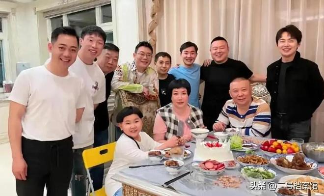 被王惠宠成少爷难怪郭麒麟拒当继承人瓦力棋牌10岁郭汾阳戴耳环留小辫(图5)