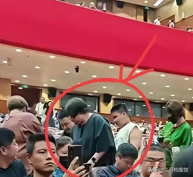 被王惠宠成少爷难怪郭麒麟拒当继承人瓦力棋牌10岁郭汾阳戴耳环留小辫(图3)