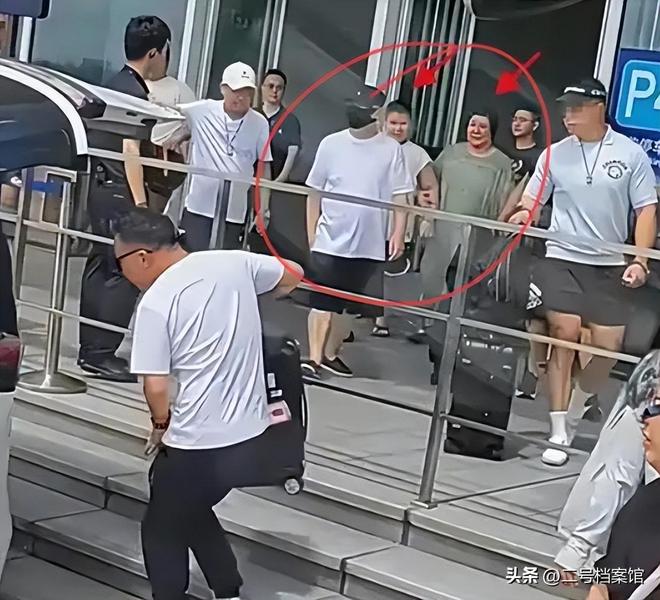 被王惠宠成少爷难怪郭麒麟拒当继承人瓦力棋牌10岁郭汾阳戴耳环留小辫(图6)