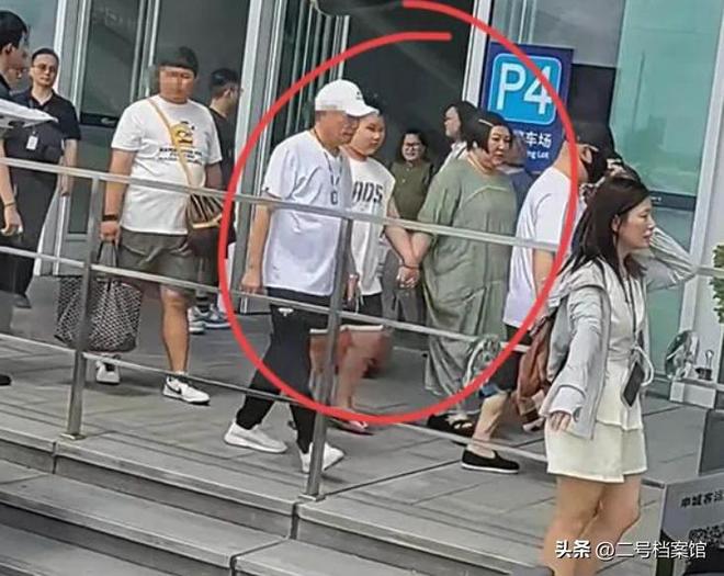 被王惠宠成少爷难怪郭麒麟拒当继承人瓦力棋牌10岁郭汾阳戴耳环留小辫