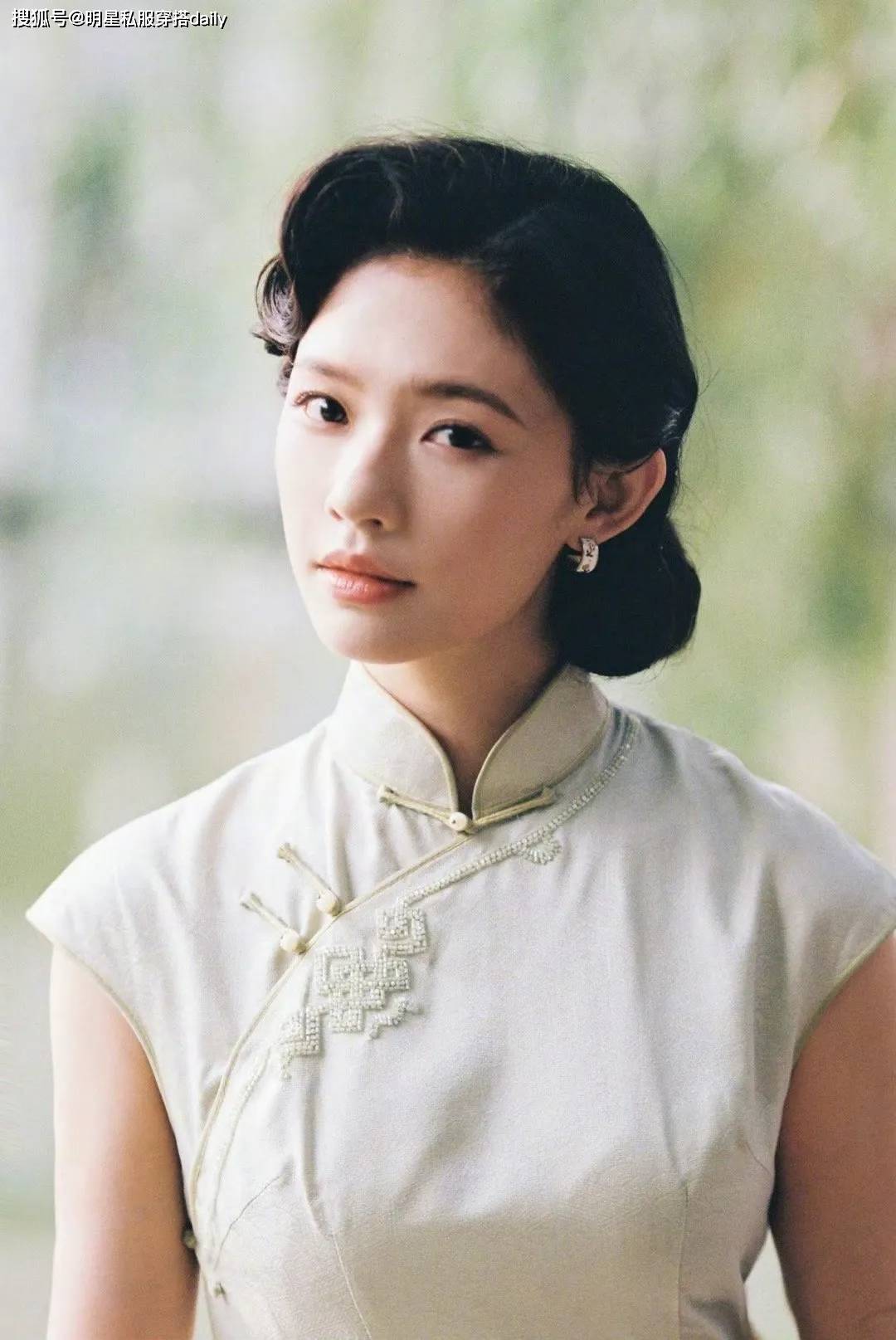 型美到！穿旗袍扎复古盘发美成民国名媛瓦力游戏试玩被林允的“茉莉青提”造(图6)