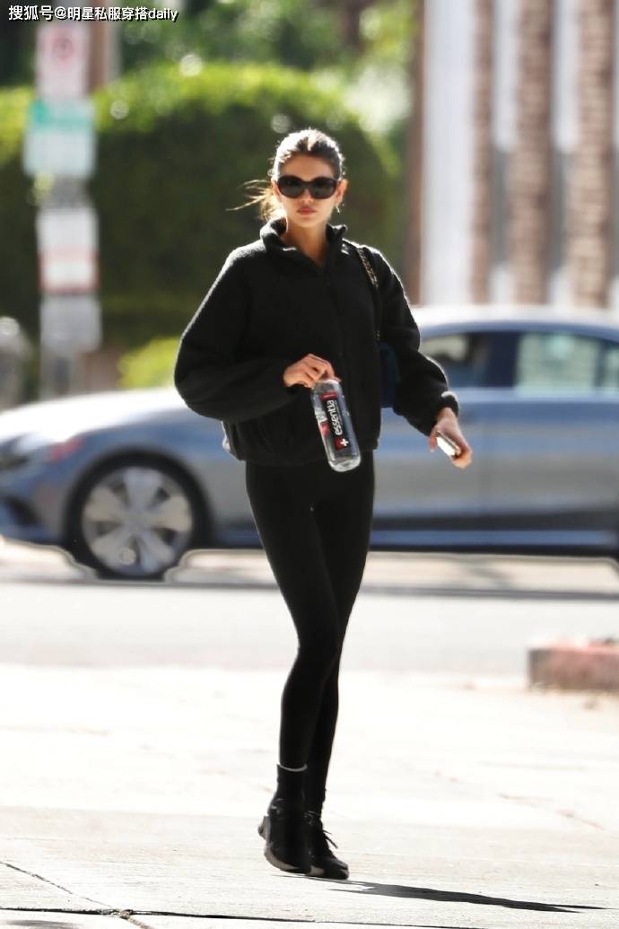 er3套穿搭穿出超长可甜可飒00后美女瓦力棋牌游戏超模富二代KaiaGerb