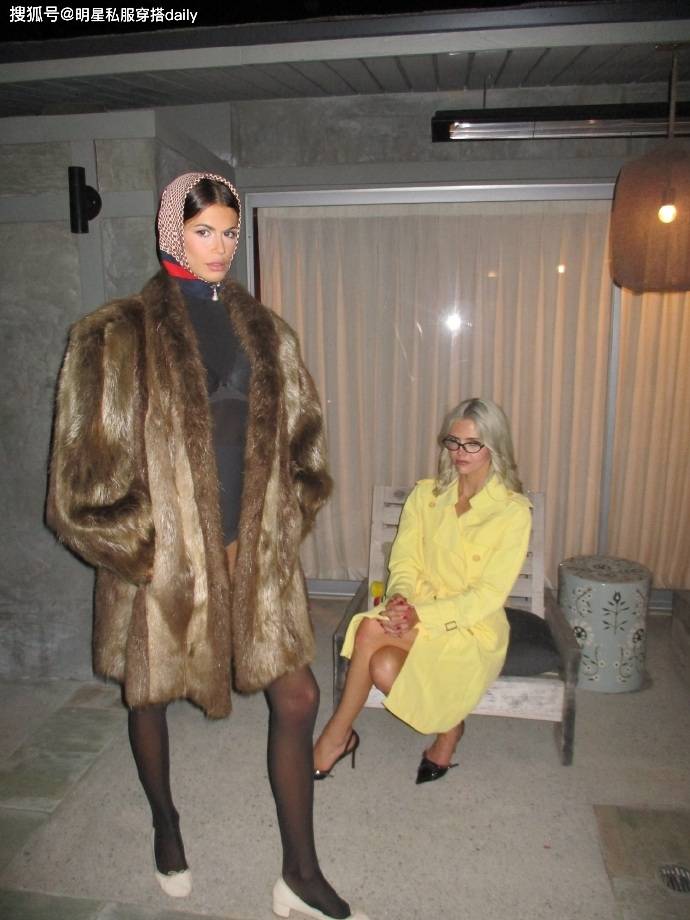 er3套穿搭穿出超长可甜可飒00后美女瓦力棋牌游戏超模富二代KaiaGerb(图5) er3套穿搭穿出超长可甜可飒00后美女瓦力棋牌游戏超模富二代KaiaGerb(图5)